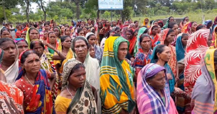 ১২০ টাকা মজুরিতে আর কাজ করতে চান না চা শ্রমিকরা