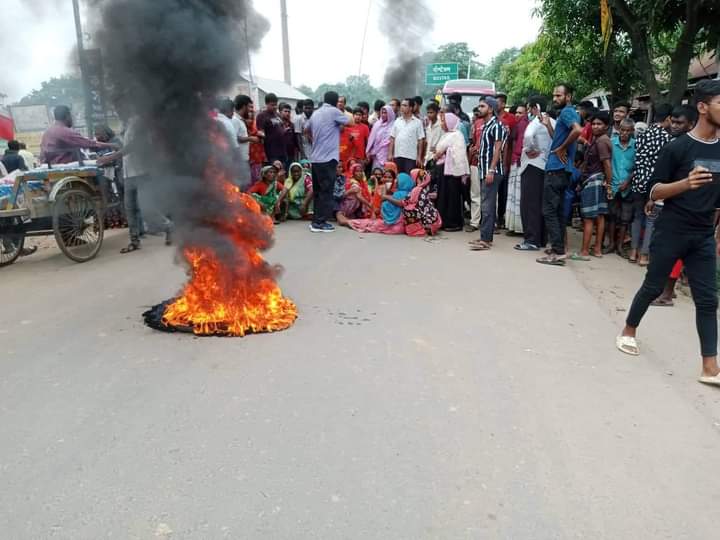 বাঁশতৈল পুলিশ ফাঁড়িতে ফাঁস দিয়ে আত্মহত্যার ঘটনায় বিক্ষোভ ও সড়ক অবরোধ