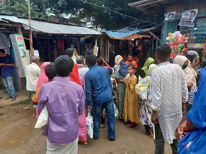 গাইবান্ধা গোবিন্দগঞ্জে হঠাৎ বণ্য প্রাণী হনুমান লোকালয়ে।।। হঠাৎ বণ্য প্রাণী লোকালয়ে, কয়েক দিন ধরেই বড়