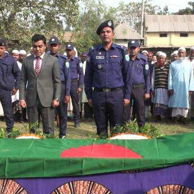 হিলিতে নিহত বীর মুক্তিযোদ্ধা জহির উদ্দিনকে রাষ্ট্রীয় মর্যাদায় দাফন