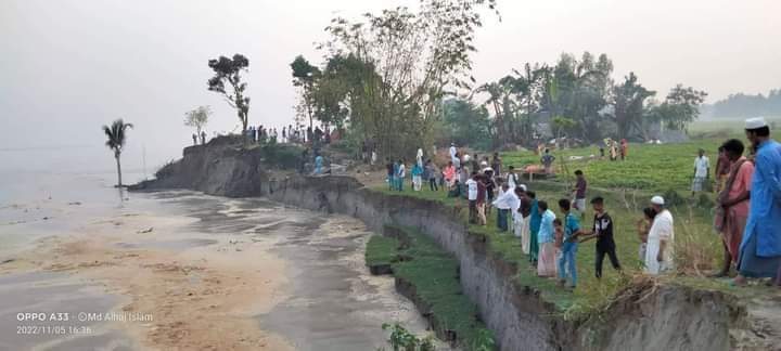 নদী তীর রক্ষার্থে ৬৫০ কোটি টাকাই যেন সাপের মুখের বিষ।