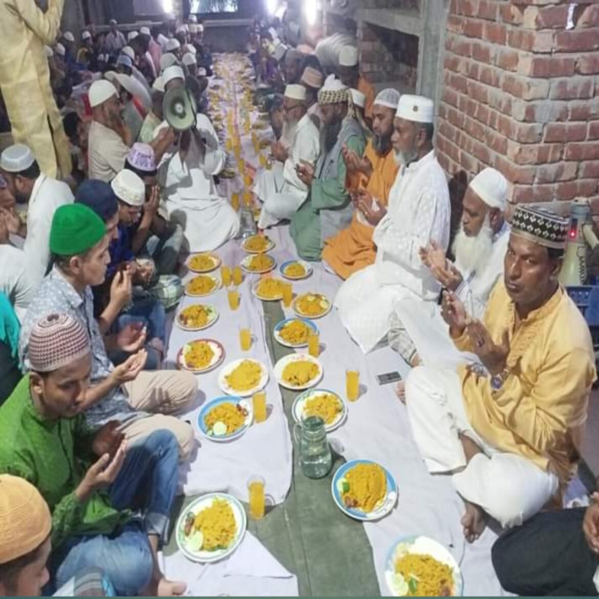 গাজীপুর সিটি কর্পোরেশন৩৭ ওয়ার্ড কাউন্সিলর আলহাজ্ব সাইফুল ইসলাম দুলালের উদ্যোগে ইফতার মাহফিল অনুষ্ঠিত।