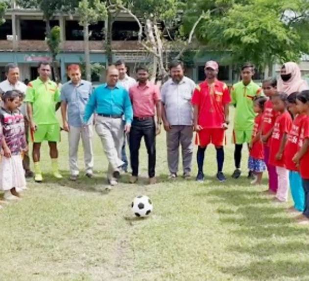 হিলিতে বঙ্গমাতা শেখ ফজিলাতুন্নেছা মুজিব গোল্ডকাপ প্রাথমিক বিদ্যালয় ফুটবল টুর্নামেন্ট