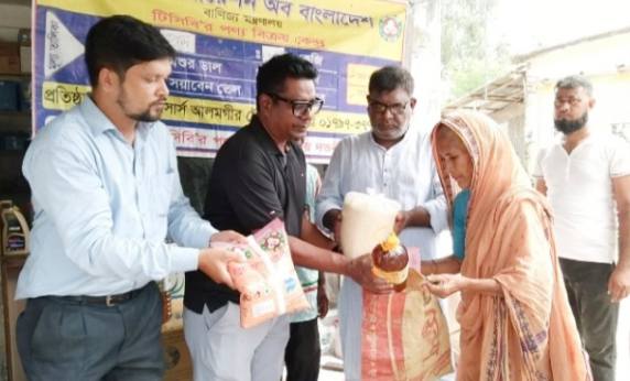 দিনাজপুর হাকিমপুরে টিসিবি পণ্য পেয়ে খুশি সুবিধাভোগীরা