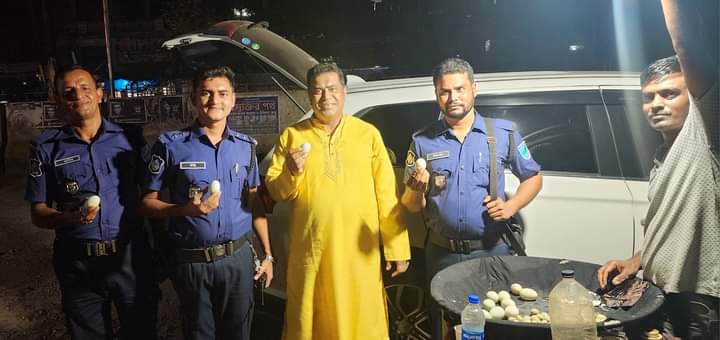 নিশুতি রাত। ঘড়ির কাঁটা দুটোর ঘরে। পেশাগত কাজ শেষে নিজেই ড্রাইভিং করে বাসায় ফিরছি।