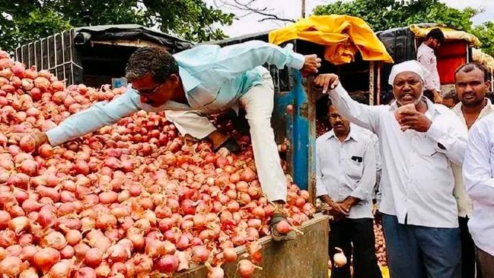 পেঁয়াজ রপ্তানিতে ৪০ শতাংশ শুল্ক আরোপ ভারতের, বেড়েছে দাম