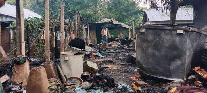 শৈলকুপায় আগুনে পুড়ে সব শেষ তিন পরিবারের