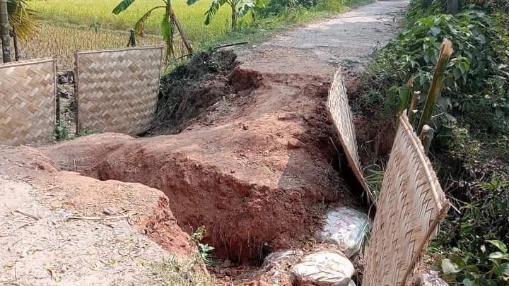 উন্নয়নের বাংলাদেশ”শেখ হাসিনার বাংলাদেশ” দুর্নীতিবাজদের কারণে. সাধারণ জনগণ ভোগান্তি।