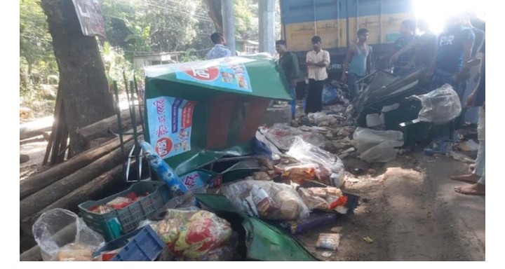 চট্টগ্রামের মিরসরাইয়ে কাভার্ড ভ্যানের ধাক্কায় নিহত ২