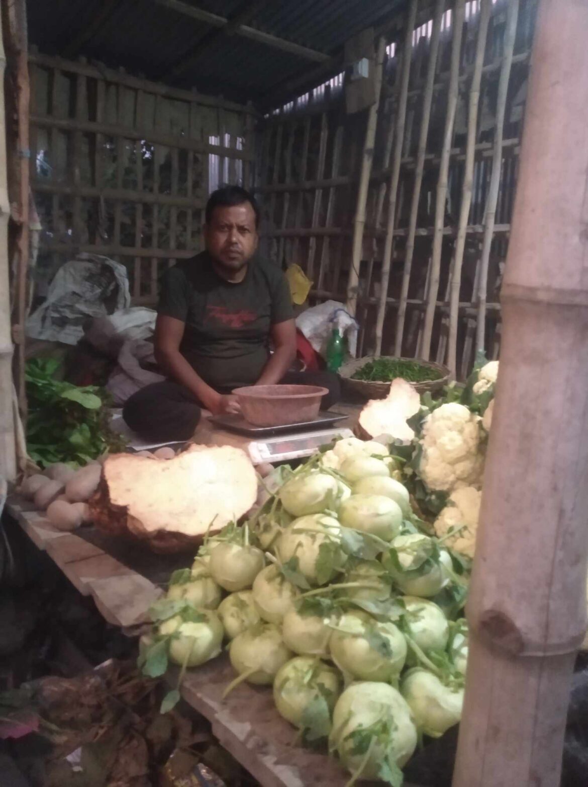 প্রতিবন্ধী বিদ্যালয়ের শিক্ষক আজ কাঁচামালের ব্যাপারী* গরীব মা ও বাবা কত স্বপ্ন নিয়ে রোদে পুড়ে,