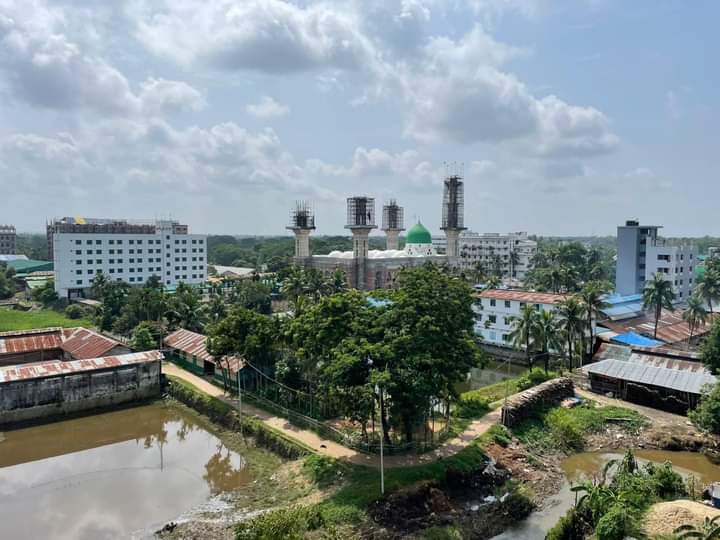 নবী পরিবারের এক মহান সুরের স্রষ্টা যার নুরানী দাউদী খোদায়ী প্রেমের সুরে এই জগত পাগল হয়েছে তিনি গাউছে জামান শফি বাবাজান ।