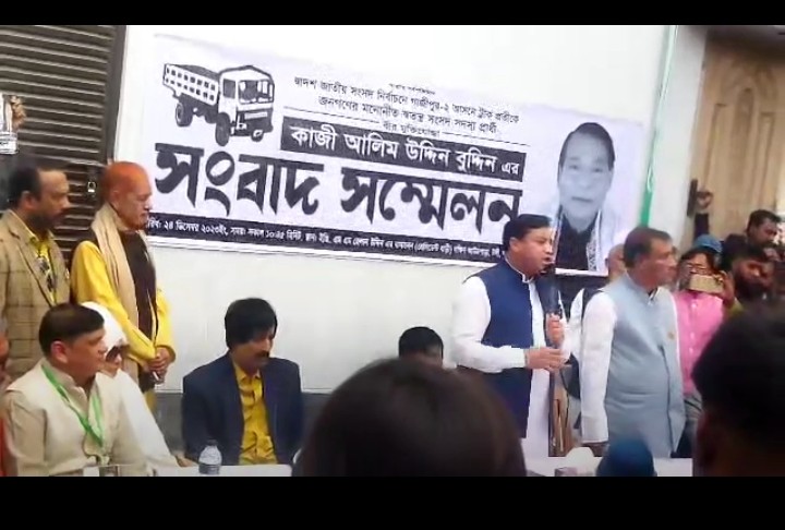 কর্মীদের মারধর ও ভয়ভীতি দেখানোর অভিযোগে স্বতন্ত্র প্রার্থীর সংবাদ সম্মেলন