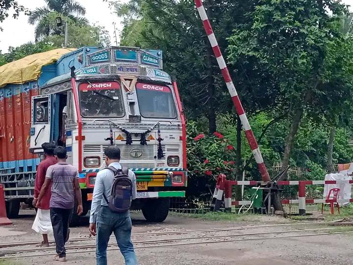 হিলি বন্দরে আমদানি-রপ্তানি শুরু