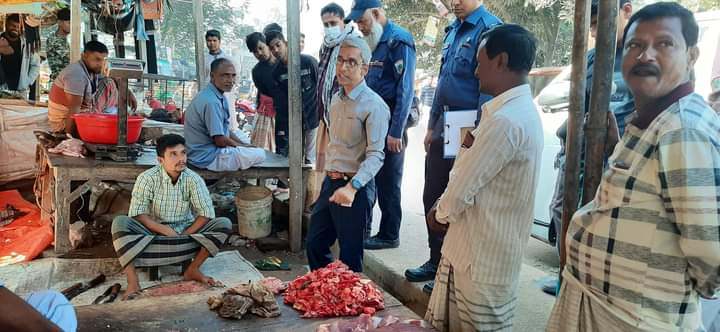 সিরাজগঞ্জে  গরুর মাংসে কৃত্রিম রং মিশিয়ে বিক্রি