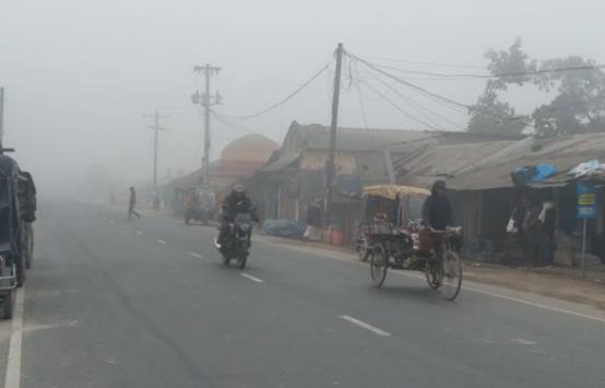 তাপমাত্রা কিছুটা বাড়লেও শীত কমেনি দিনাজপুরে