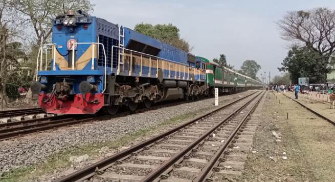 ঘণ্টা পর উত্তরবঙ্গের সঙ্গে সারাদেশের রেল চলাচল শুরু