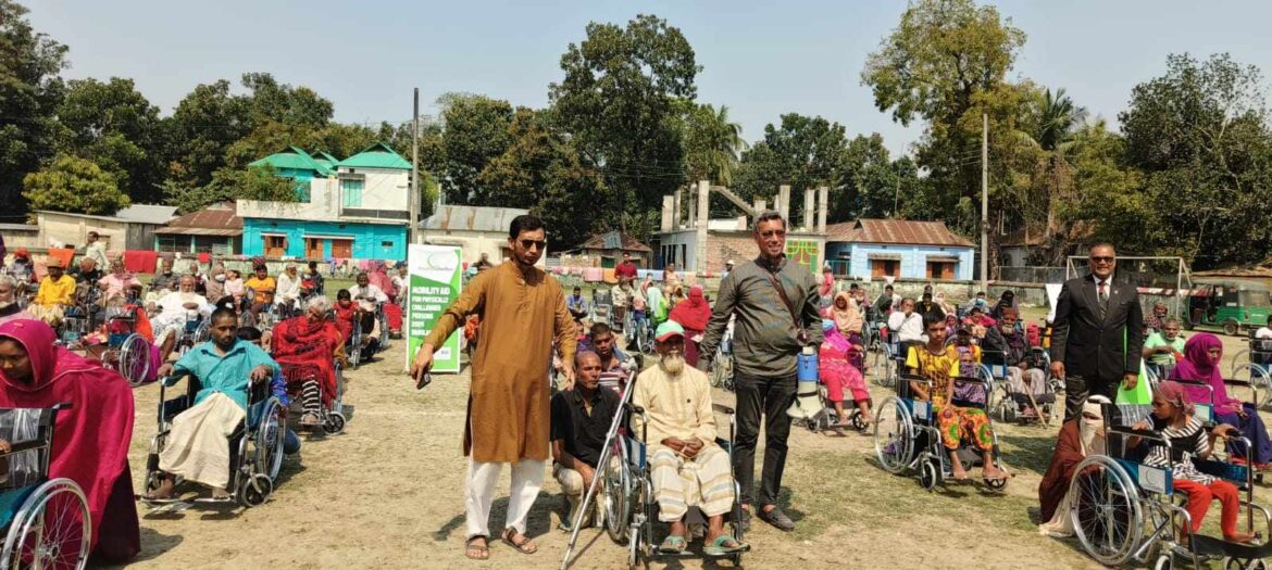 সিরাজগঞ্জে শারীরিক প্রতিবন্ধীদের মাঝে হুইলচেয়ার ও টাইসাইকেল বিতরণ