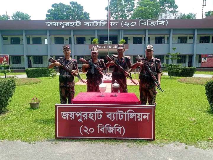 ভারতে পাচারকালে ২৩ কোটি টাকা মূল্যের সাপের বিষ উদ্ধার